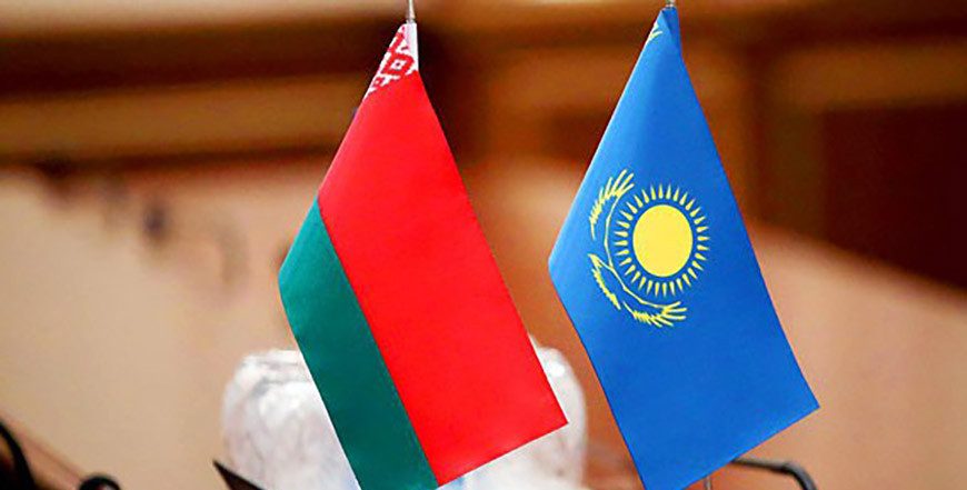 Defense-minister-of-Belarus-Kazakhstan-sign-military-cooperation-plan-for-2026-e1761897326249